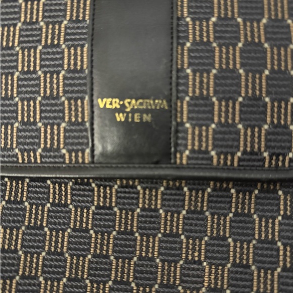 Australia- Ver Sacrvm Wien Vint Luxury Crossbody bag. Like new - Picture 2 of 13
